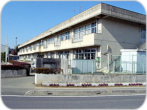 鳩山町立亀井小学校