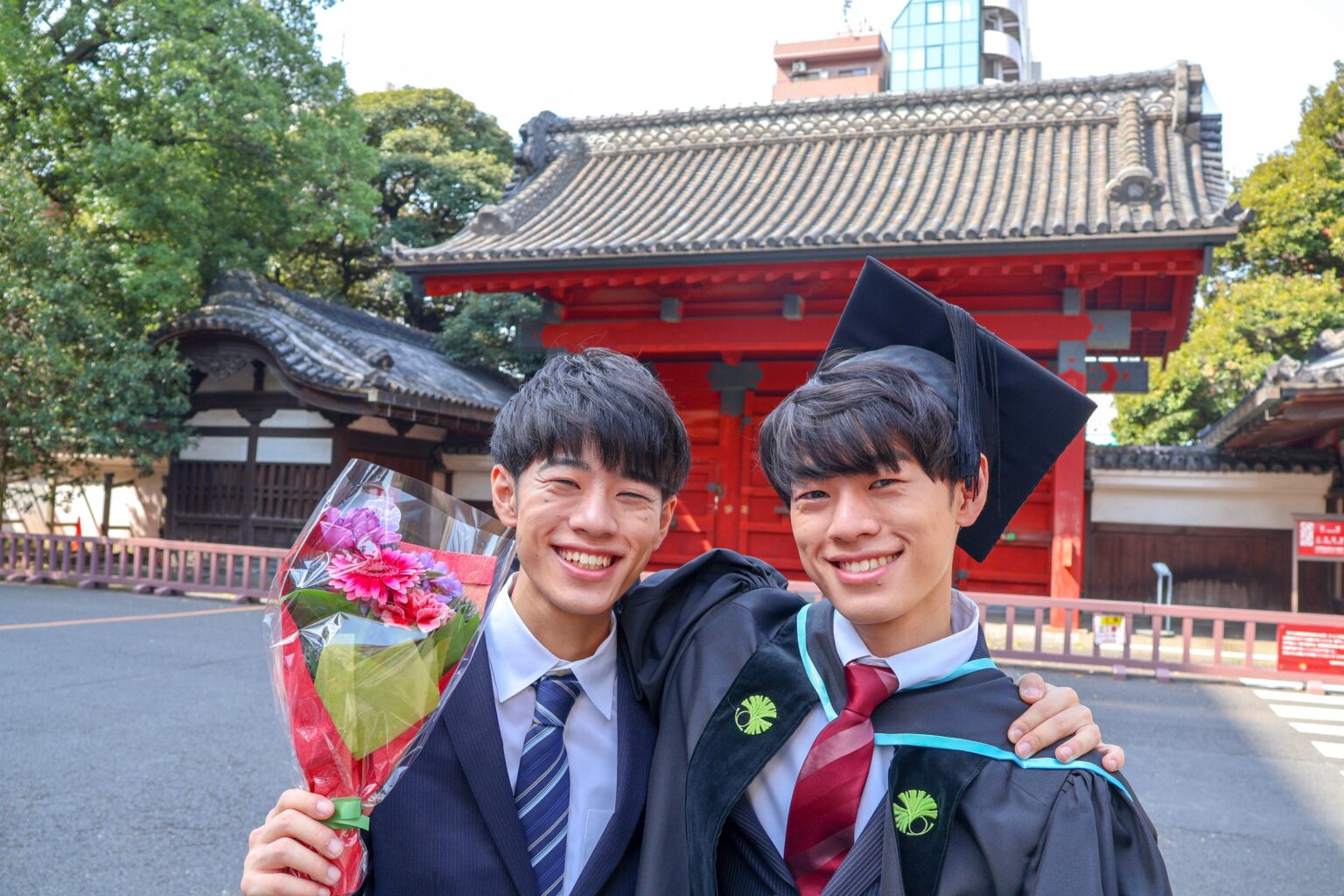 東問＆東言の見分け方！ほくろとメガネで一発判別 | かこかなブログ